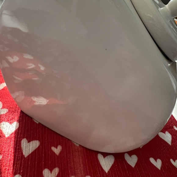 Rae Dunn XOXO cookie jar - Picture 6 of 9